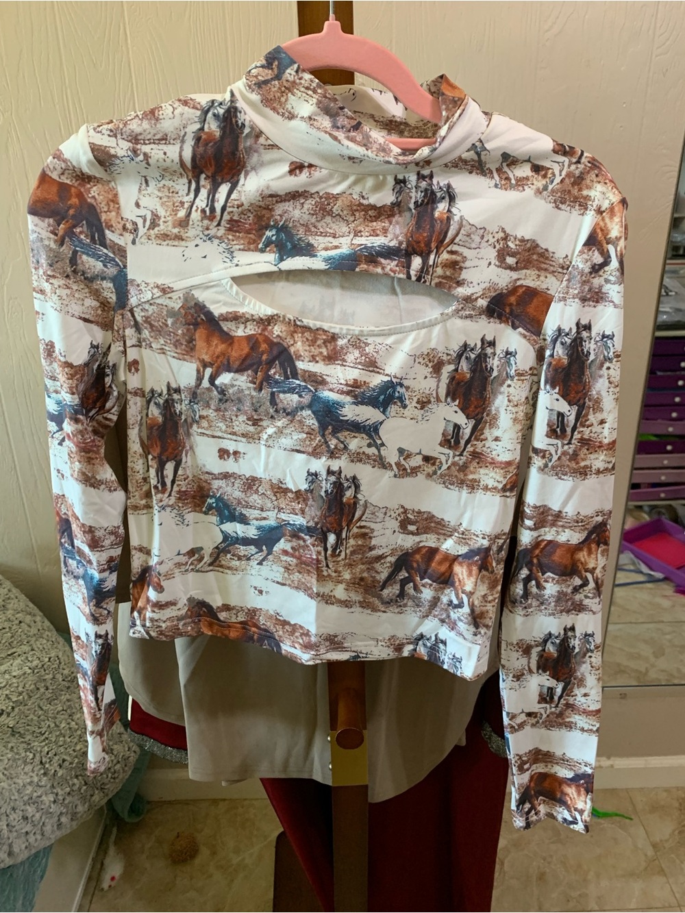 Women’s Horse Print Cutout Long-Sleeve Top - White/Brown
